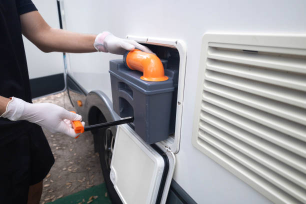 Best Portable restroom trailer rental  in Gladstone, MO